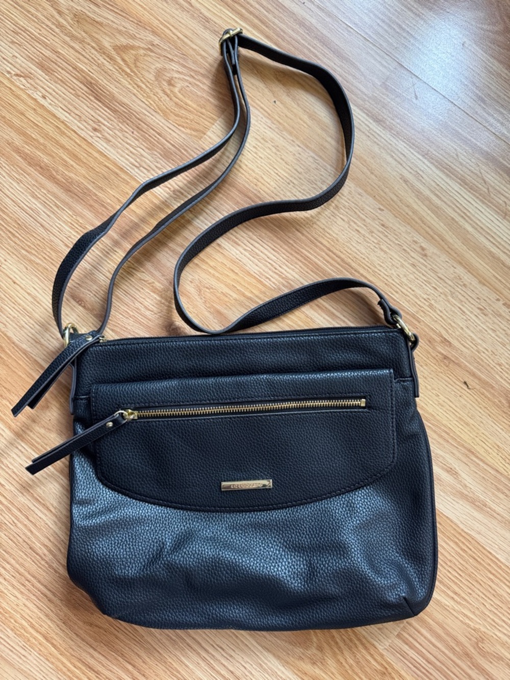 Liz Claiborne Crossbody Bag with gold accents 🔅